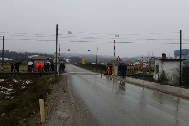 "Željeznice RS" postavljaju svjetleće rampe na 16 prelaza