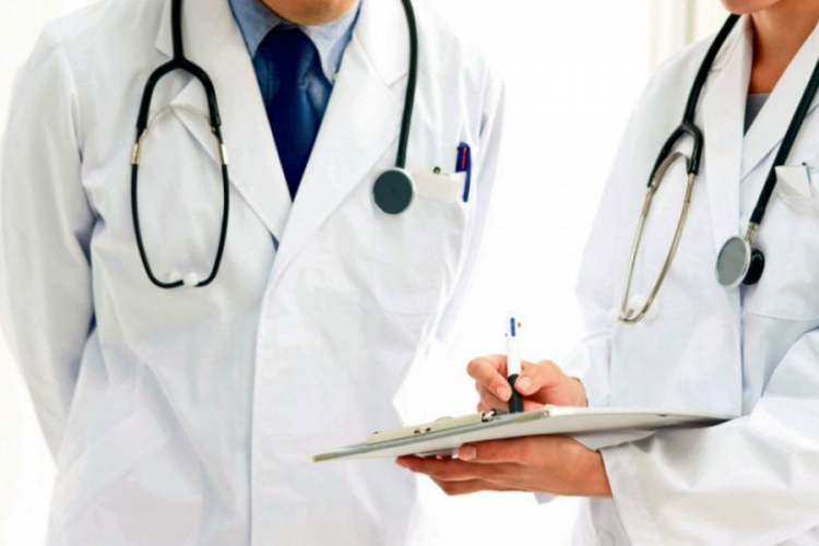 Doktori u RS prijete štrajkom