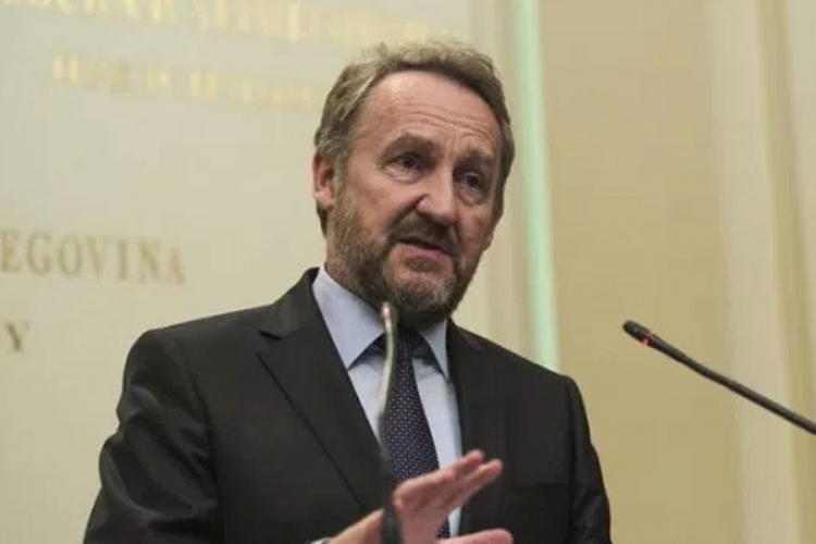 Izetbegović: Ozbiljno da se shvate aktivnosti formiranja paravojnih formacija