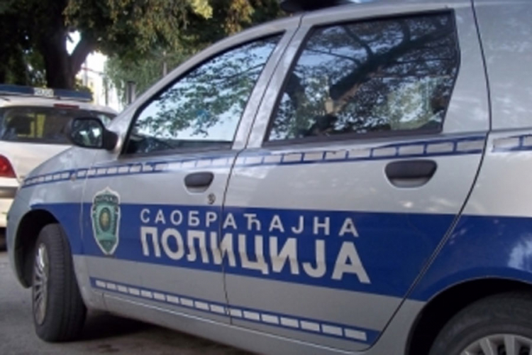 Rekao policiji da će ubiti sebe i sina, pa se ukradenim golfom zabio u drugo auto