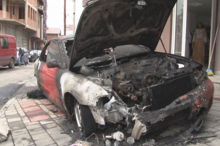 Zapalio majčin audi jer ga majstor nije primio