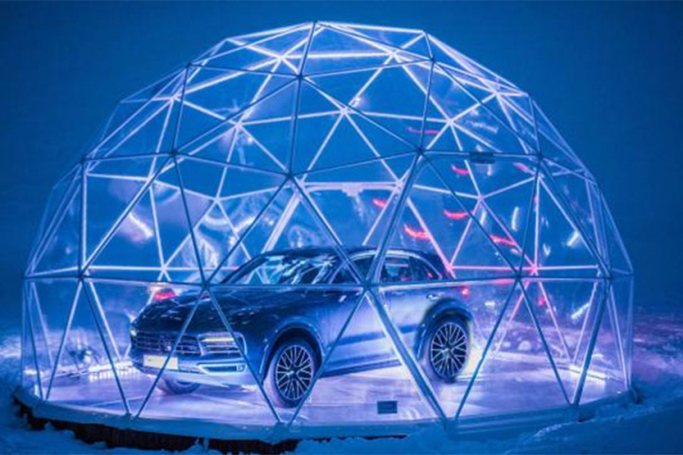 Auto-salon na vrhu Alpa