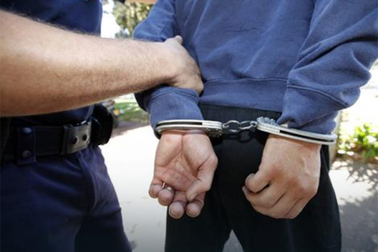 Predstavljao se kao policijski službenik pa varao starije ljude
