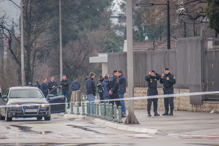 Bombu na Američku ambasadu bacio bivši vojnik?