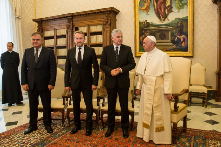 Članovi Predsjedništva BiH na prijemu kod pape Franje