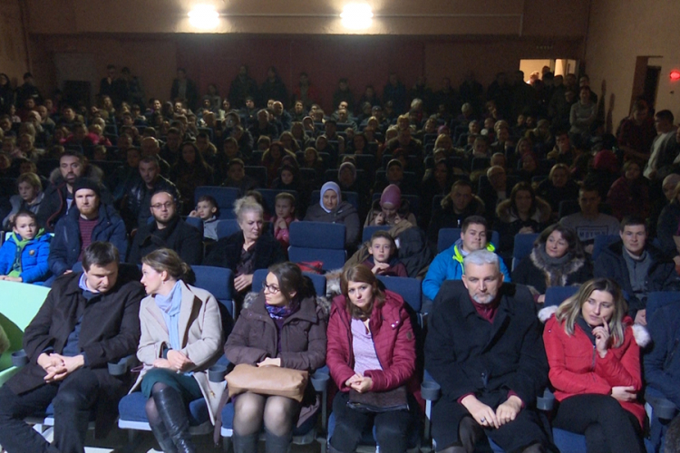 Potresan film o vršnjačkom nasilju premijerno prikazan u Sanskom Mostu