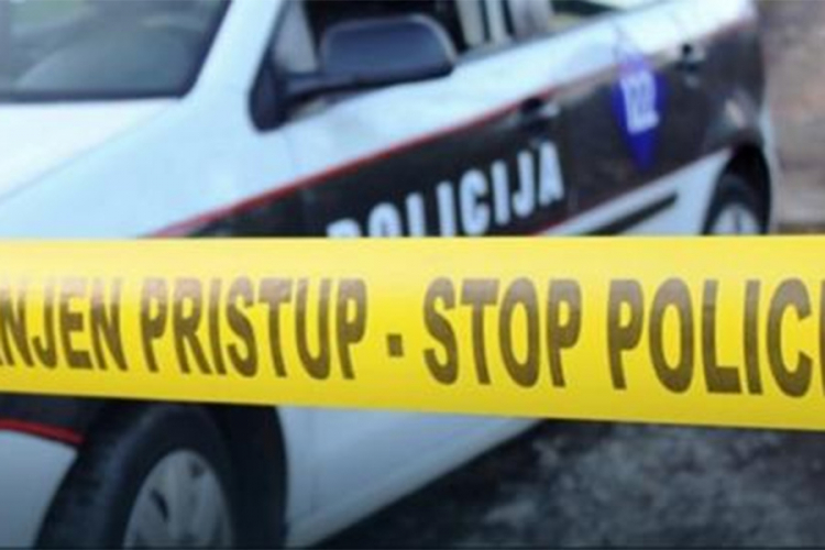 Opljačkali kladionicu automatskom puškom