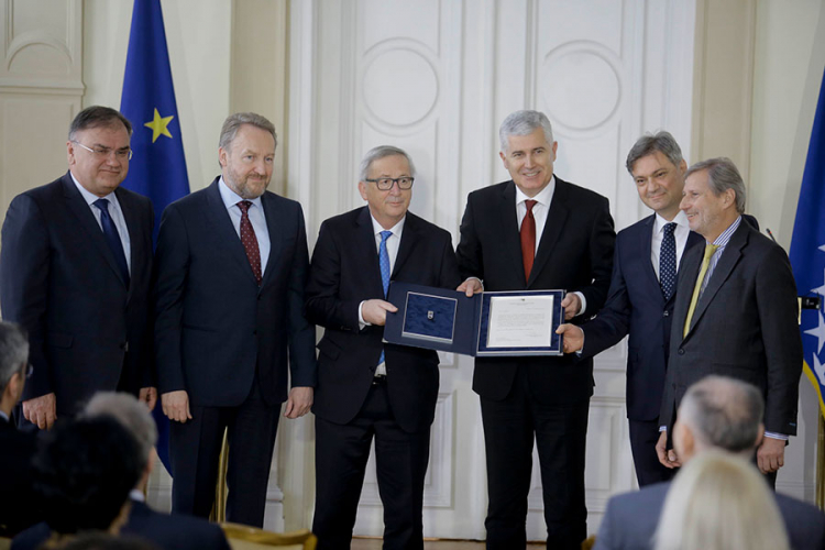 Članovi Predsjedništva BiH predali odgovore na Upitnik Junkeru i Hanu