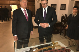 Vučiću na svečanoj večeri u Rumuniji pokazana sablja Obrenovića