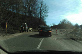 Klizište guta put kod Ribnika, vozači ogorčeni