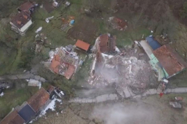 Dramatični snimci iz vazduha: Klizište u Hrvatskoj Kostajnici ...