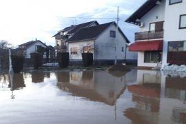 U Kostajnici i Kozarskoj Dubici vodostaj Une i dalje u porastu