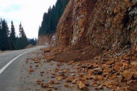 Kolovozi klizavi, obustave zbog izlivanja vode, klizišta i odrona