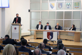 Psovke i uvrede na zasjedanju Skupštine KS