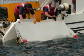 Australijanac tvrdi da je pronašao olupinu MH 370: Na njoj su rupe od ...