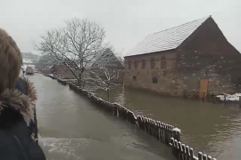 Traktorom kroz poplave do škole