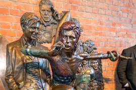 Otkrivena prva statua Dejvida Bouvija