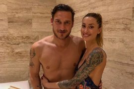 Totijeva fotografija sa tetoviranom djevojkom izazvala bum