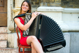 Mlada harmonikašica ulazi u trku za člana Predsjedništva BiH?