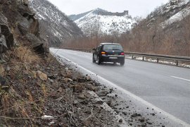 Učestali odroni, moguće i urušavanja stabala na kolovoz