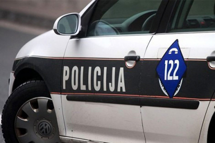 Mladić pretučen šipkama jer je pokušao da zaustavi lopove