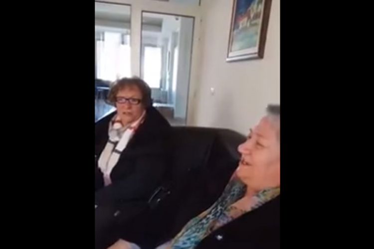 Kad bake posvete pjesmu "afričkoj šljivi"