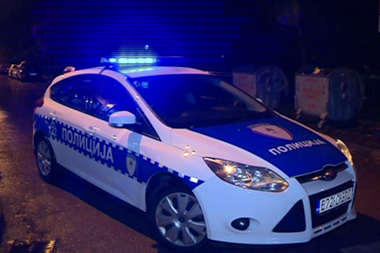 Automobilom udario u svijetleću reklamu, pet povrijeđenih