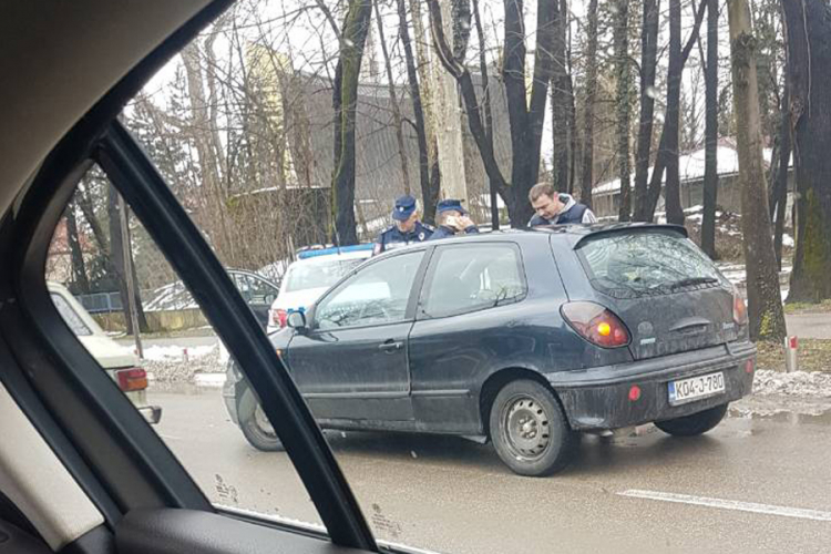 Sudar u centru Banjaluke, zakucao se u policijsko vozilo