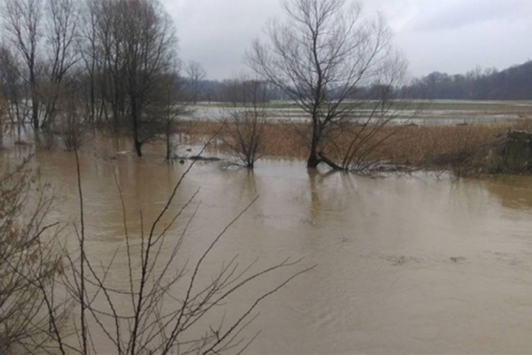 Vodostaj Save u porastu, Spreča se izlila