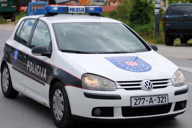 Jedna osoba poginula u sudaru škode i mercedesa