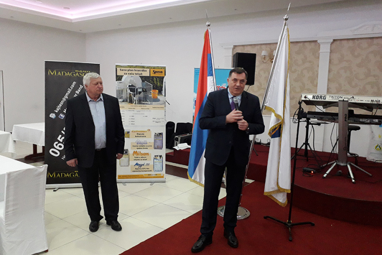 Dodik: Srpska će i dalje stimulisati proizvodnju mlijeka