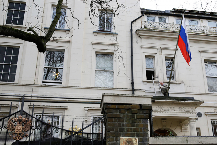 Upućene prijetnje ruskoj ambasadi u Londonu