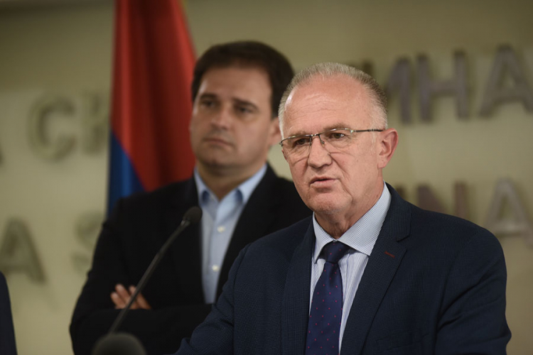 Čavić premijer ili podrška Ivaniću i Govedarici na ledu