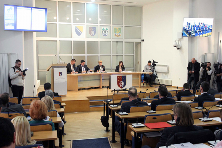 Smijenjena Vlada KS na čelu sa premijerom Konakovićem