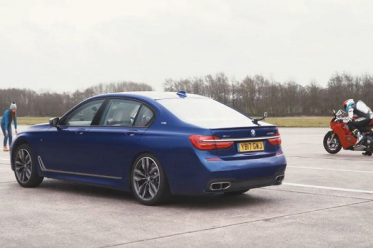 BMW M760Li i Ducati Panigale V4 odmjerili snage