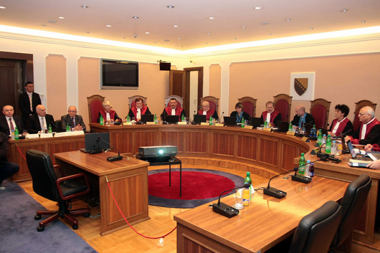 Krivični zakon u pravnom vakuumu, ugroženo stotine istraga