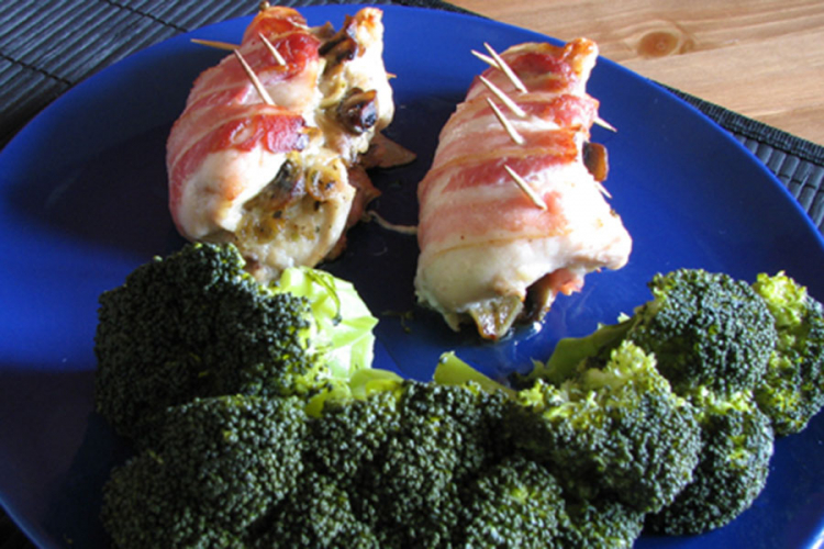Pileći file punjen gljivama