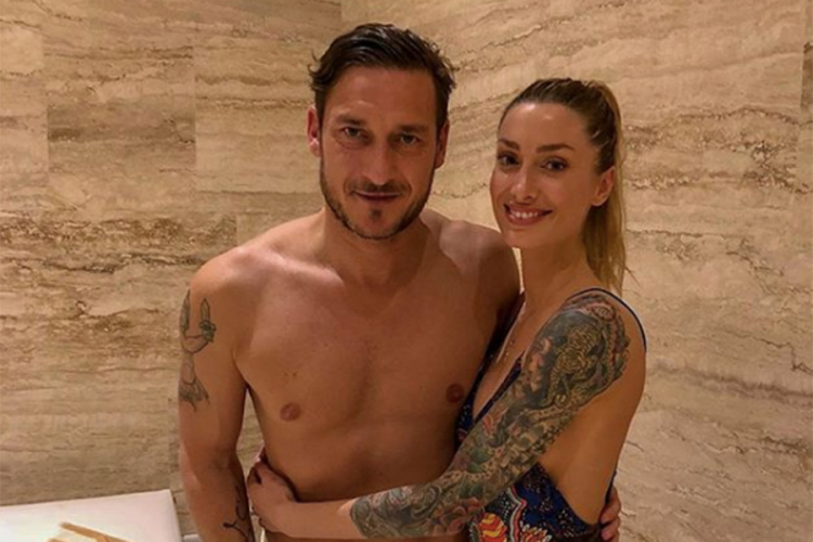 Totijeva fotografija sa tetoviranom djevojkom izazvala bum