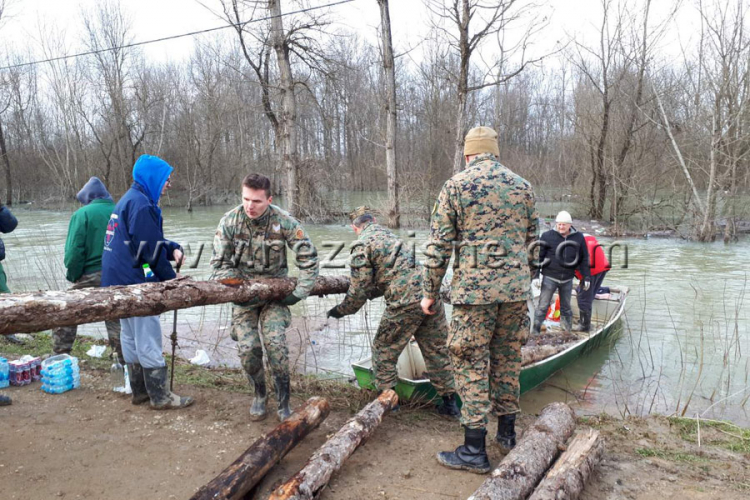 Stanovništvu oko poplava pomagalo 118 pripadnika OS BiH