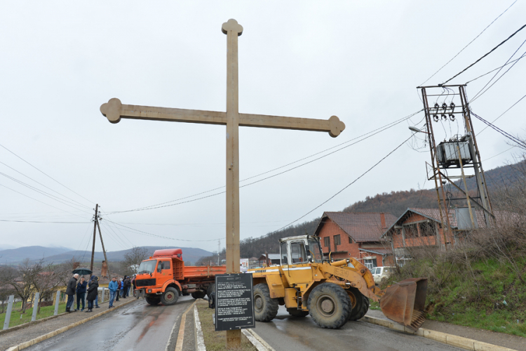 Barikada na Rudaru, KFOR obišao blokadu puta