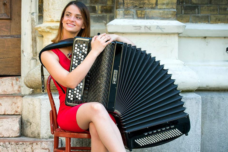 Mlada harmonikašica ulazi u trku za člana Predsjedništva BiH?