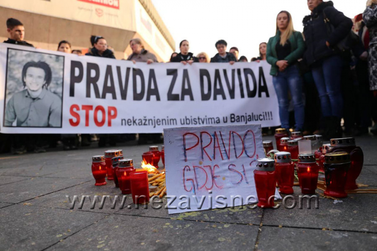 Građani i danas na Trgu, Davidovom ocu predsjednik obećao novu istragu