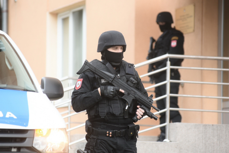 Policijska akcija u Banjaluci: Petoro uhapšeno, pronađena droga