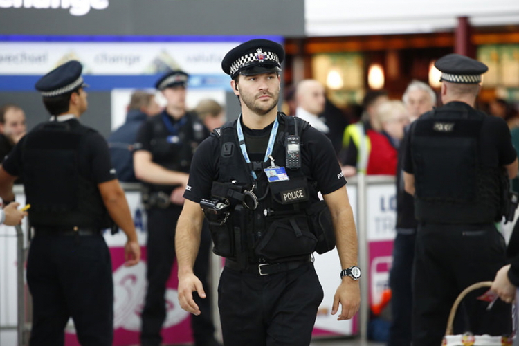 Britanska policija "češljala" ruski avion