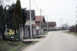 Pola miliona građana RS živi na b. b. adresi