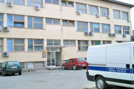 Iskočio kroz prozor pa upao u ruke policije