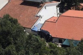 Golfom sletio s puta na krov kuće