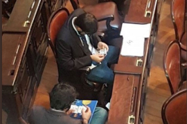 Razmjenjivali sličice na sjednici parlamenta