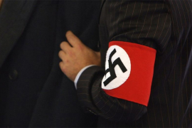 Satira o Hitleru, besplatno za one koji nose kukasti krst