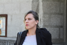 Slikarka Nina Babić besplatno dijeli crteže na Trgu Krajine